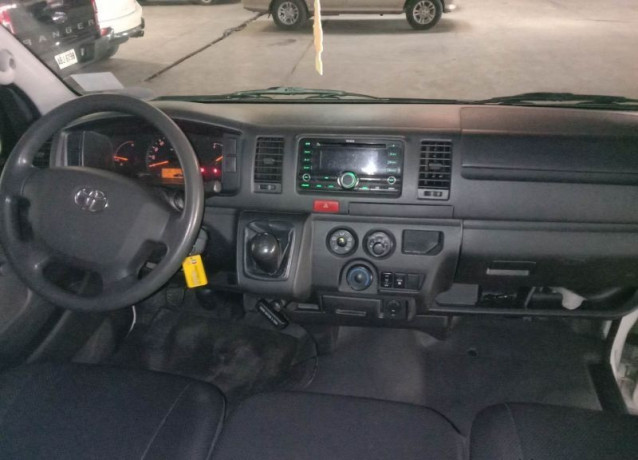 2017-toyota-hiace-20l-1tr-gasoline-big-4