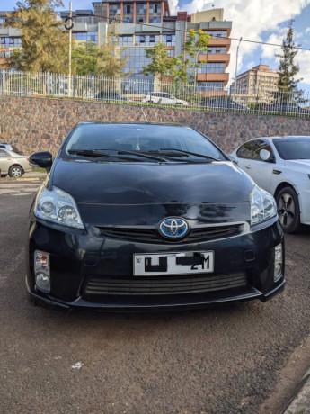 toyota-prius-hybrid-very-clean-fuel-saver-push-to-start-top-condition-big-2