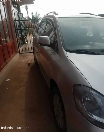 toyota-avensis-big-1