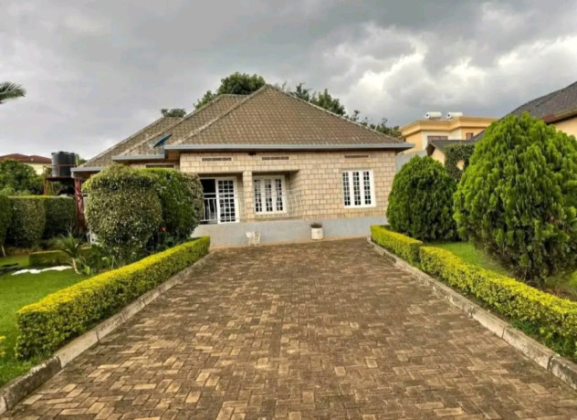 gacuriro-furnished-3bedrooms-house-for-rent-at-800-in-good-location-big-0