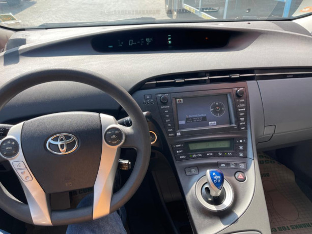 toyota-prius-big-1