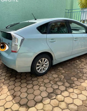 toyota-prius-big-0