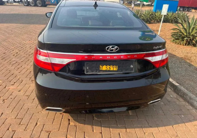 hyundai-grandeur-big-0