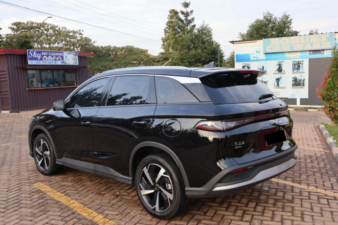 ep-063-2025-byd-sealion-05-dm-i-plug-in-hybrid-suv-big-0