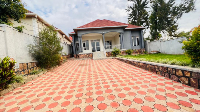 unfurnished-4bedrooms-3bathrooms-house-for-rent-in-kimironko-on-tarmac-road-big-0