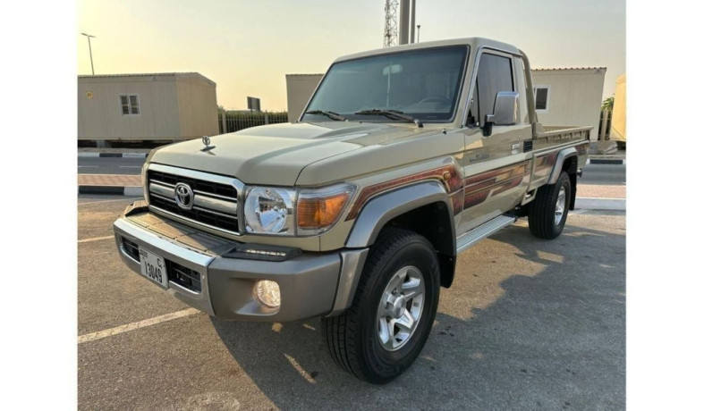 toyota-land-cruiser-pick-up-two-door-big-2
