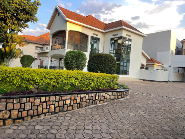 unfurnished-family-villa-available-for-rent-at-gacuriro-big-2