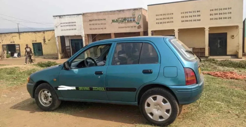 toyota-starlet-big-0