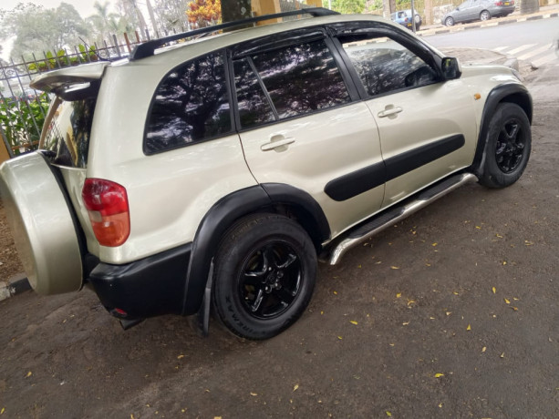 toyota-rav4-big-0