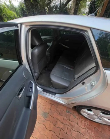 toyota-prius-automatic-hybrid-idahinduye-igurishwa-big-1