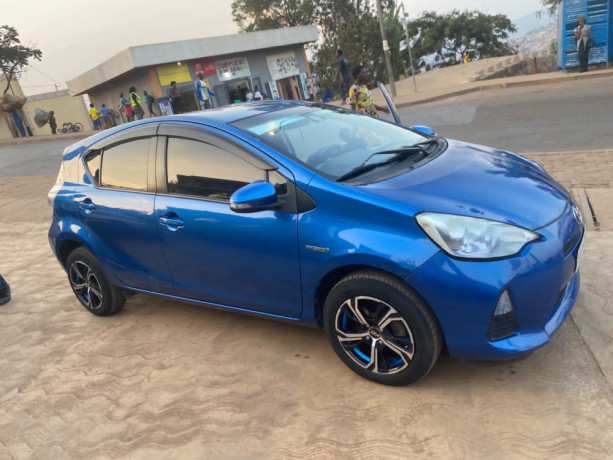 toyota-aqua-big-2