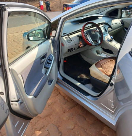 toyota-prius-big-1