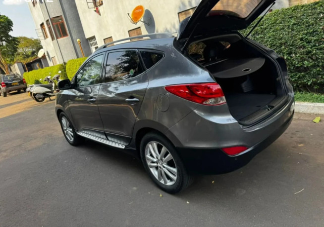 hyundai-tucson-automatic-for-sale-big-3