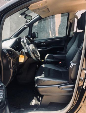 toyota-noah-big-3