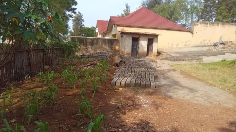 plot-for-sale-with-an-old-house-big-0