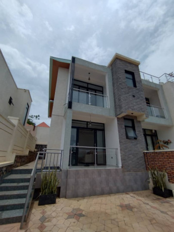 unfurnished-house-for-rent-in-kigali-kimironko-in-vp-neighborhood-on-tarmac-road-house-consist-2bedrooms-3bathrooms-at-700k-big-2