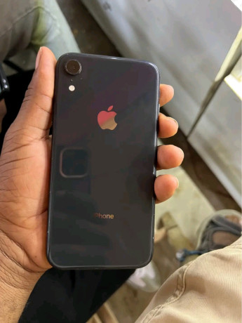 iphone-xr-big-1
