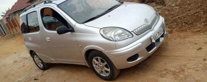 toyota-yaris-big-1