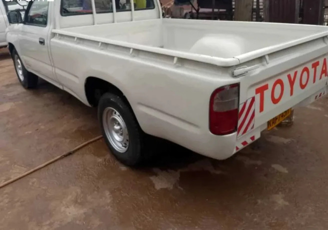 toyota-hilux-big-1