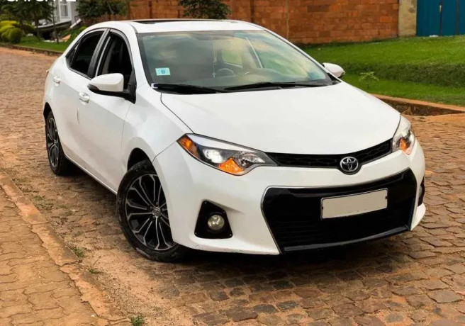 toyota-corolla-big-0