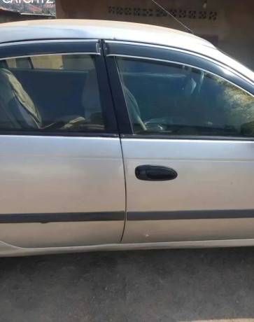 toyota-avensis-big-0
