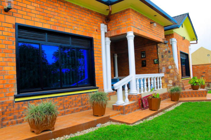 kibagabaga-very-nice-house-and-well-furnished-with-spacious-garden-is-for-rent-big-0