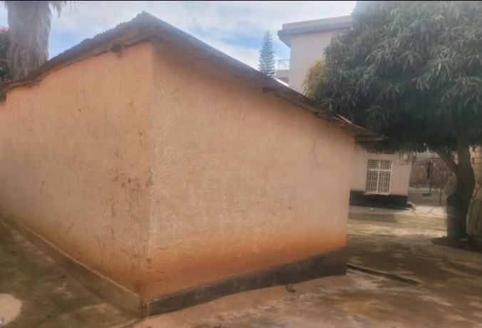 kibagabaga-old-house-for-sale-with-big-plot-big-0