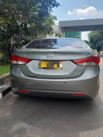 hyundai-elantra-big-1