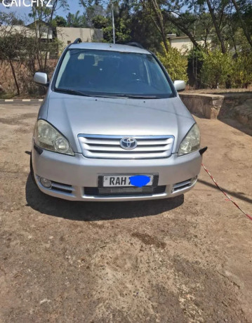 toyota-avensis-big-0