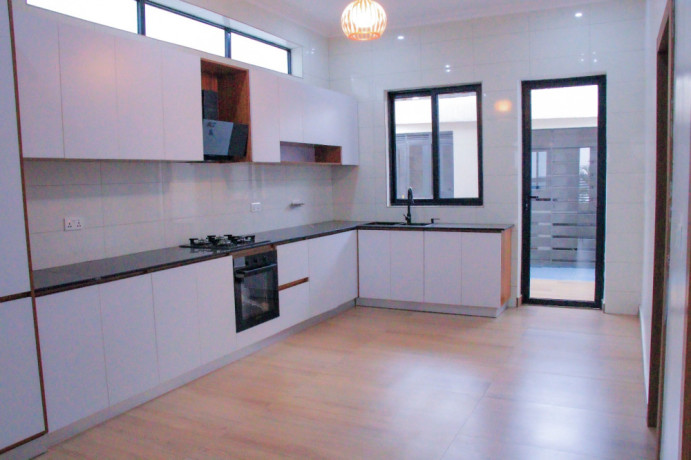 kibagabaga-very-nice-new-luxurious-house-for-sale-near-pili-pili-in-kigali-big-3