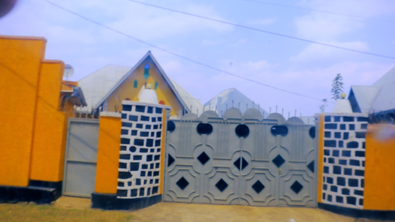 inzu-nziza-igurishwa-kuri-make-mu-mujyi-wa-musanze-big-3