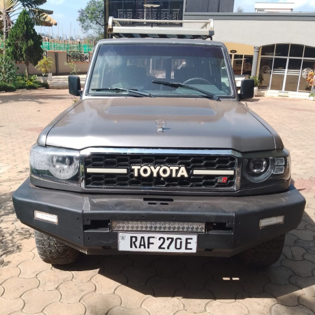 toyota-hilux-big-0