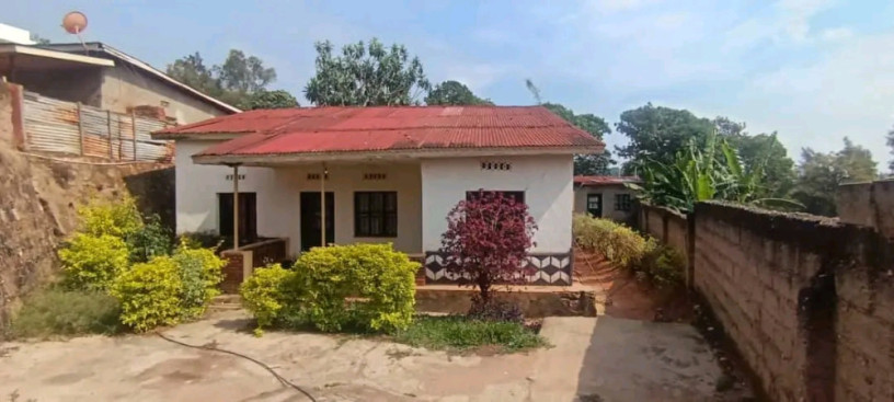 old-house-for-sale-in-kiyovu-near-great-hotel-big-0