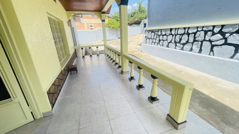 kimironko-near-market-4bedrooms-house-3boutiques-for-sale-at-160m-big-2