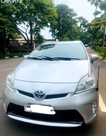 toyota-prius-hybrid-automatic-2012-for-sale-big-3
