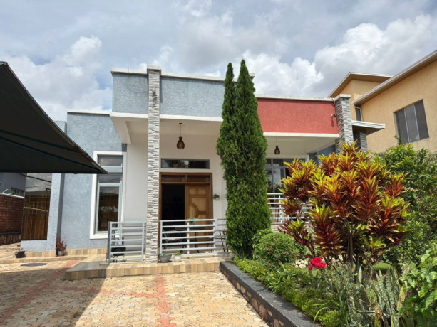 pm-012-kibagabaga-is-a-very-nice-and-well-furnished-house-near-pili-pili-and-kigali-international-school-big-0