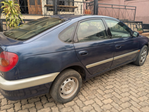 toyota-avensis-big-1