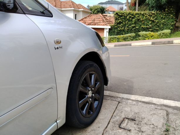 toyota-avensis-verso-iragurishwa-big-7