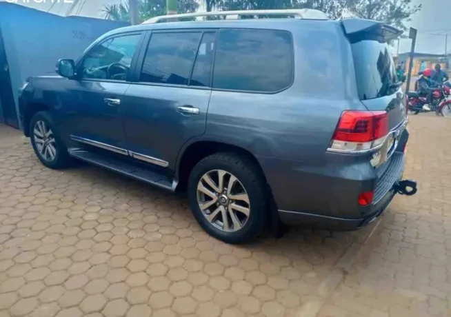 land-cruiser-v8-d4d-automatic-2018-for-sale-big-1