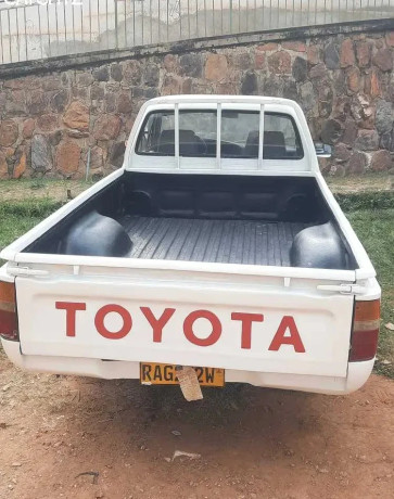 toyota-hilux-big-0