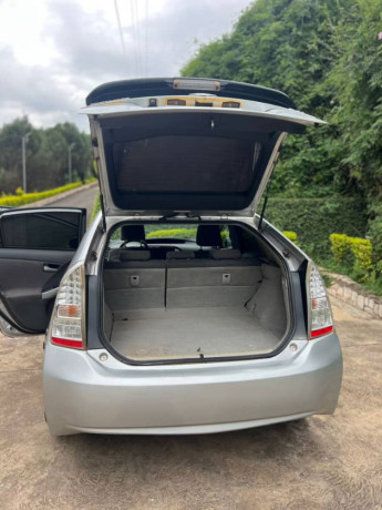 toyota-prius-big-2