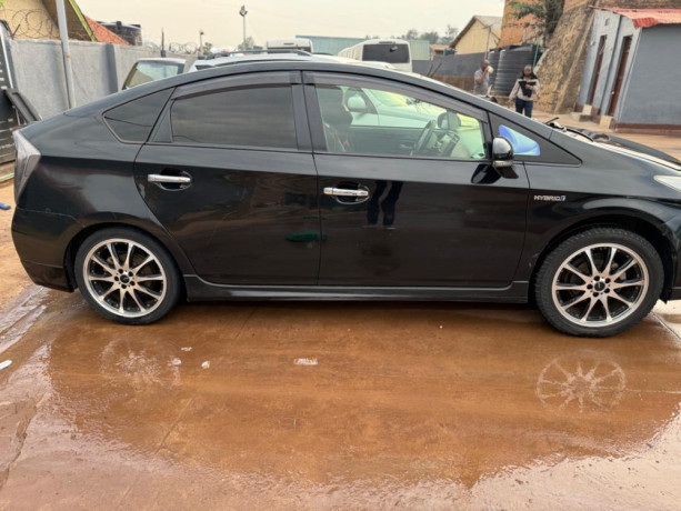 toyota-prius-big-1