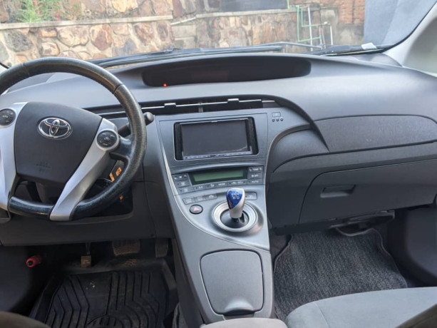 toyota-prius-big-2