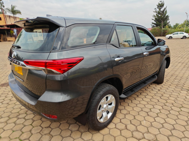 toyota-fortuner-big-2