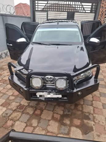 toyota-hilux-big-0