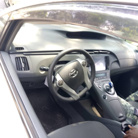 toyota-prius-big-0