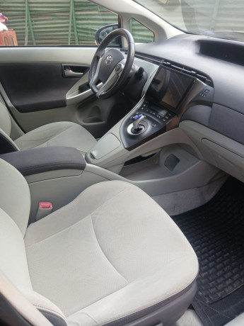 toyota-prius-big-1