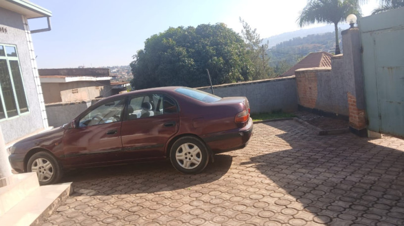 toyota-carina-e-big-0