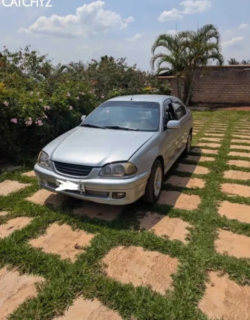 toyota-avensis-big-0