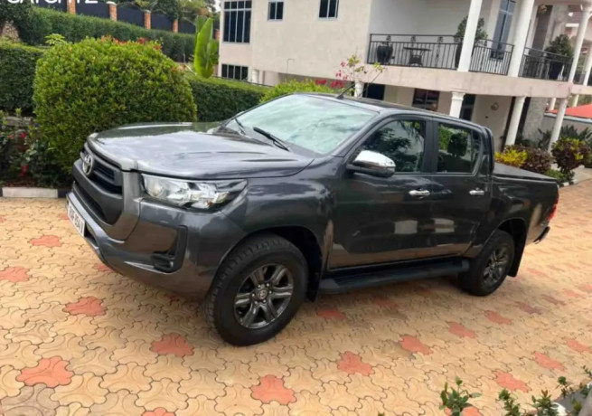 toyota-hilux-revo-manual-2021-for-sale-big-2